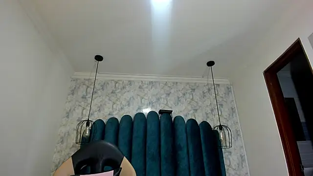 Snapshot of nalalye_cruzz_ chatting on February 7, 2:41 am nalalye cruzz online show from February 7, 2:41 am