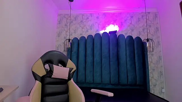 nalalye cruzz  online show from December 20, 2:47 am