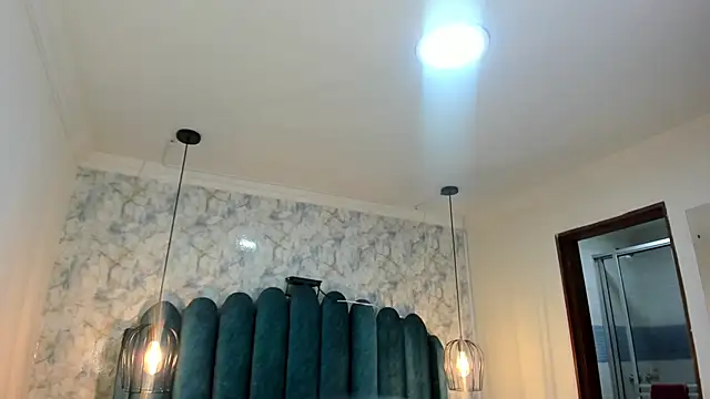 nalalye cruzz  online show from April 4, 3:02 am