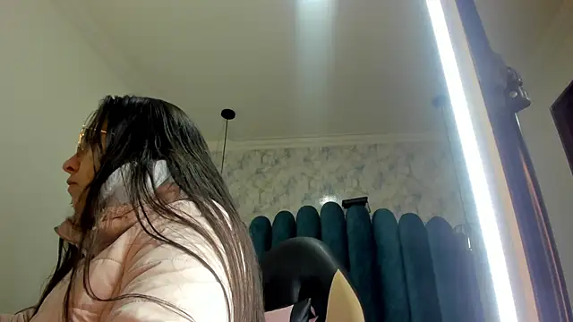 nalalye cruzz  online show from January 8, 3:34 am