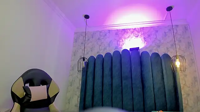 nalalye cruzz  online show from December 14, 3:13 am