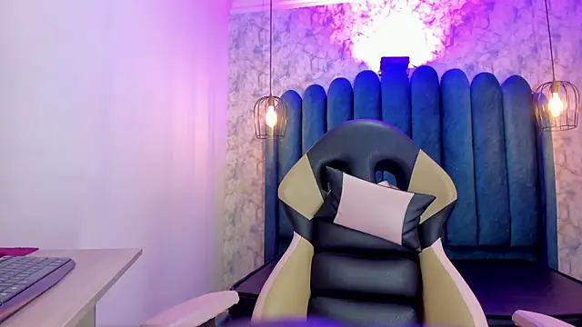 nalalye cruzz  online show from October 29, 3:16 am