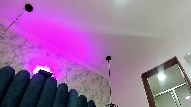 Snapshot of nalalye_cruzz_ chatting on June 20, 1:54 am nalalye cruzz online show from June 20, 1:54 am