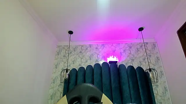 Snapshot of nalalye_cruzz_ chatting on February 19, 2:30 am nalalye cruzz online show from February 19, 2:30 am