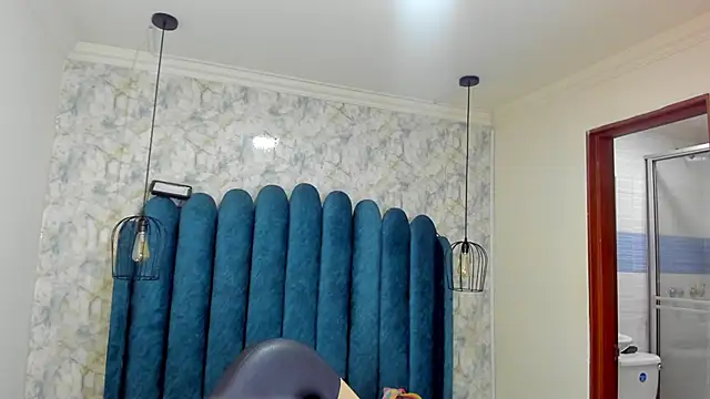 nalalye cruzz  online show from March 19, 2:22 am