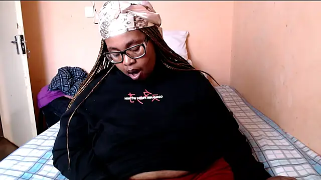 Snapshot of ZOQULUx chatting on June 25, 11:15 am ZOQULUx online show from June 25, 11:15 am