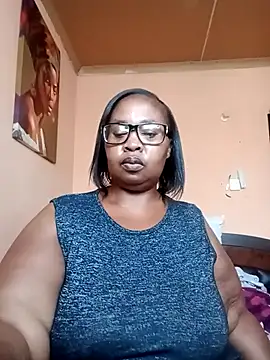 Snapshot of ZOQULUx chatting on February 18, 8:22 am ZOQULUx online show from February 18, 8:22 am