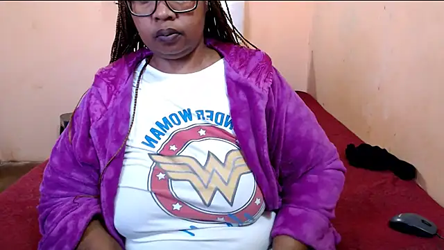 Snapshot of ZOQULUx chatting on July 9, 7:09 am ZOQULUx online show from July 9, 7:09 am