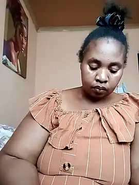 Snapshot of ZOQULUx chatting on February 13, 7:19 am ZOQULUx online show from February 13, 7:19 am