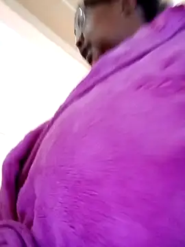 Snapshot of ZOQULUx chatting on February 16, 4:55 am ZOQULUx online show from February 16, 4:55 am