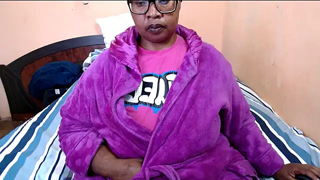 Snapshot of ZOQULUx chatting on June 9, 7:53 am ZOQULUx online show from June 9, 7:53 am