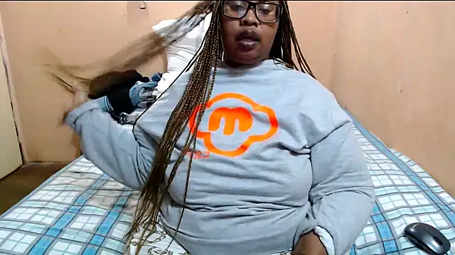 Snapshot of ZOQULUx chatting on June 26, 7:52 pm ZOQULUx online show from June 26, 7:52 pm