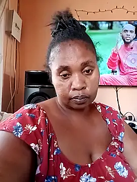 Snapshot of ZOQULUx chatting on February 6, 11:28 am ZOQULUx online show from February 6, 11:28 am