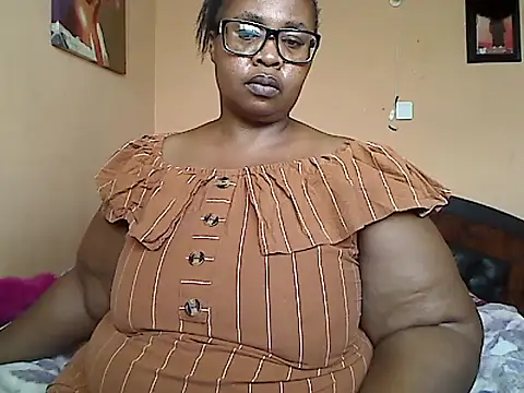 Snapshot of ZOQULUx chatting on January 8, 8:31 am ZOQULUx online show from January 8, 8:31 am