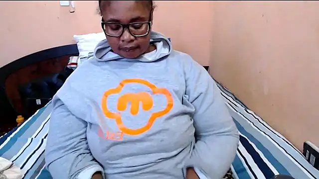 Snapshot of ZOQULUx chatting on June 7, 9:36 am ZOQULUx online show from June 7, 9:36 am
