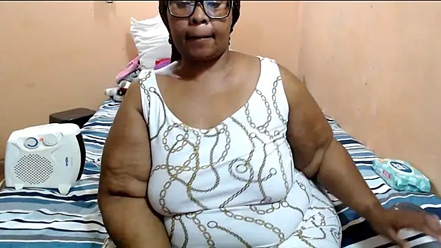 Snapshot of ZOQULUx chatting on July 4, 9:52 pm ZOQULUx online show from July 4, 9:52 pm