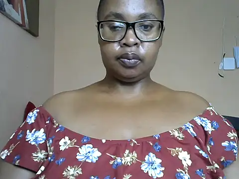 Snapshot of ZOQULUx chatting on February 21, 6:48 am ZOQULUx online show from February 21, 6:48 am