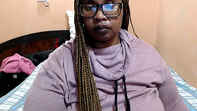 Snapshot of ZOQULUx chatting on June 15, 7:02 pm ZOQULUx online show from June 15, 7:02 pm