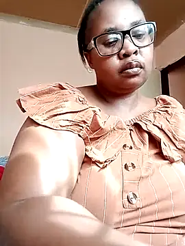 Snapshot of ZOQULUx chatting on January 6, 1:37 pm ZOQULUx online show from January 6, 1:37 pm