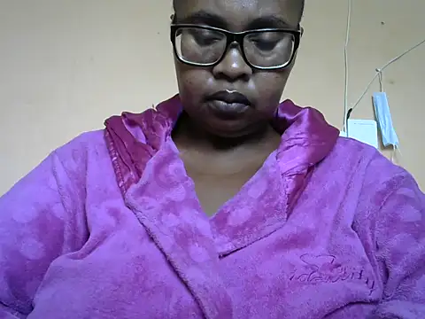 Snapshot of ZOQULUx chatting on February 25, 5:18 am ZOQULUx online show from February 25, 5:18 am