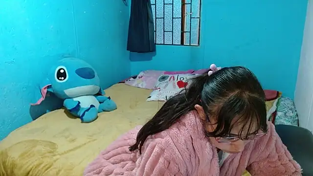 Snapshot of clarisse69 chatting on December 2, 10:40 pm clarisse69 online show from December 2, 10:40 pm