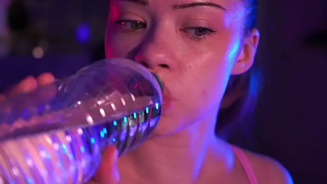 VixenMia online show from March 20, 4:02 am