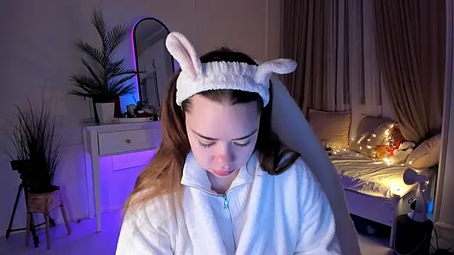 Snapshot of VixenMia chatting on February 27, 3:18 am VixenMia online show from February 27, 3:18 am