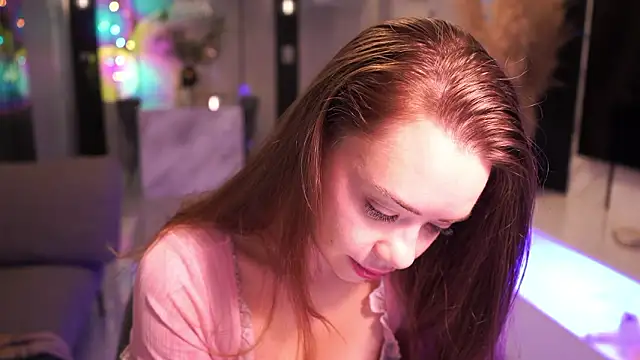 Snapshot of VixenMia chatting on February 23, 3:30 am VixenMia online show from February 23, 3:30 am