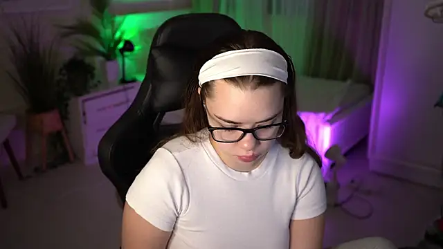 Snapshot of VixenMia chatting on January 13, 4:18 am VixenMia online show from January 13, 4:18 am