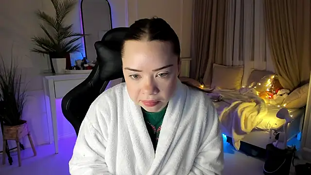 Snapshot of VixenMia chatting on February 26, 3:25 am VixenMia online show from February 26, 3:25 am