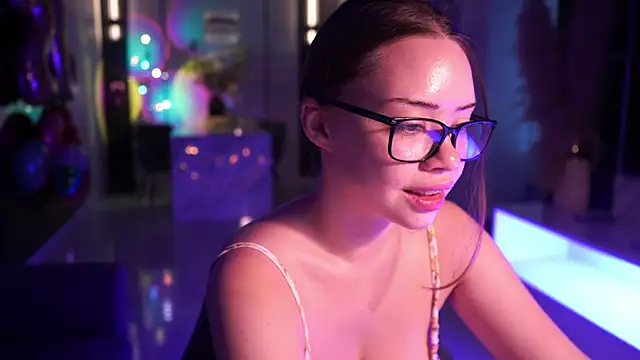 VixenMia online show from March 11, 3:33 am