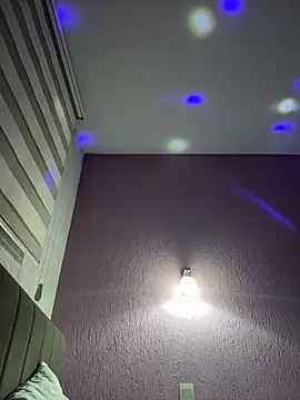 WhiteeMen online show from November 24, 9:15 pm