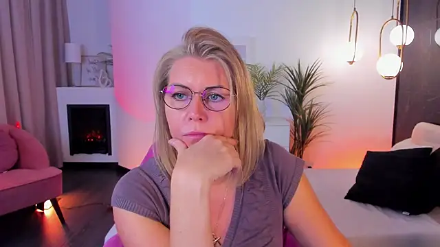 Snapshot of Annie_Light chatting on September 29, 5:58 am Annie Light online show from September 29, 5:58 am