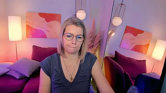 Annie Light online show from February 10, 6:34 am