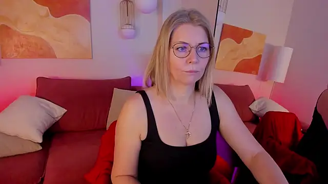 Snapshot of Annie_Light chatting on December 1, 5:52 am Annie Light online show from December 1, 5:52 am