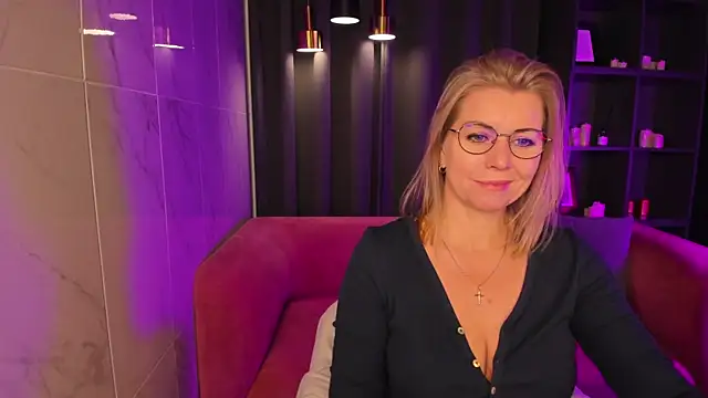 Snapshot of Annie_Light chatting on March 20, 9:04 am Annie Light online show from March 20, 9:04 am