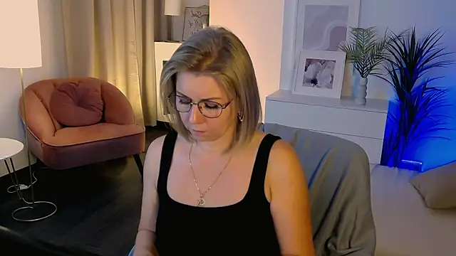 Snapshot of Annie_Light chatting on October 7, 6:03 am Annie Light online show from October 7, 6:03 am