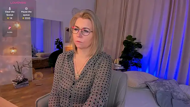 Annie Light online show from March 28, 8:26 am