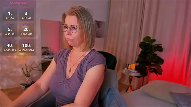 Annie Light online show from March 20, 6:36 am