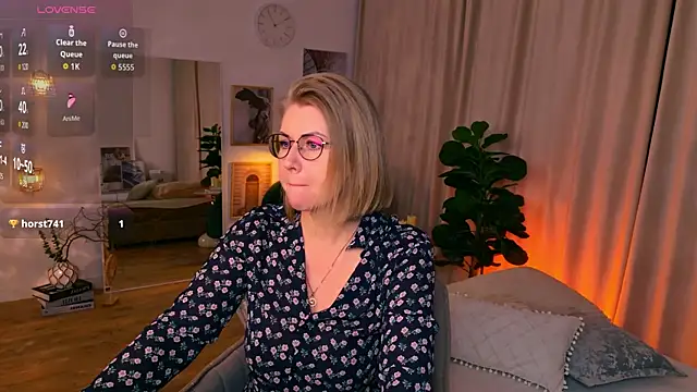 Annie Light online show from May 14, 6:43 am