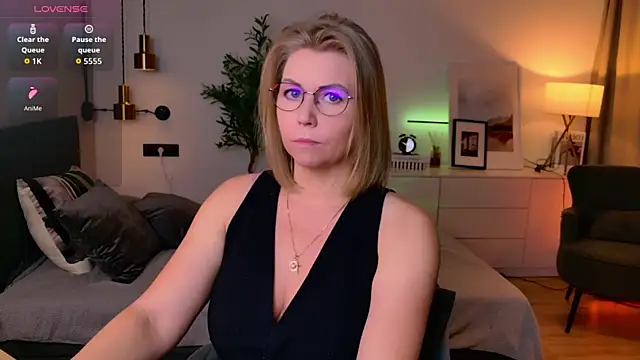 Annie Light online show from April 20, 7:22 am
