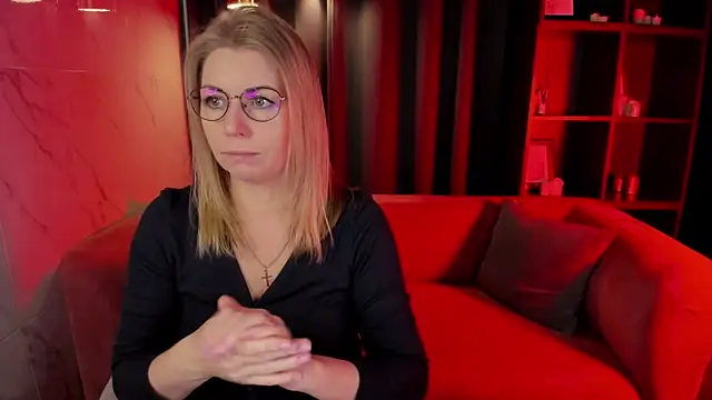 Snapshot of Annie_Light chatting on March 16, 5:47 am Annie Light online show from March 16, 5:47 am