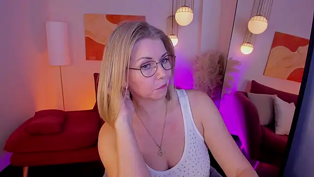 Snapshot of Annie_Light chatting on November 14, 5:55 am Annie Light online show from November 14, 5:55 am