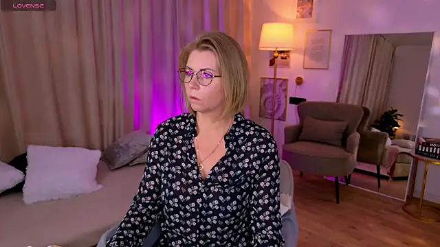 Annie Light online show from June 26, 7:03 am