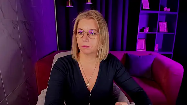 Snapshot of Annie_Light chatting on October 21, 5:40 am Annie Light online show from October 21, 5:40 am