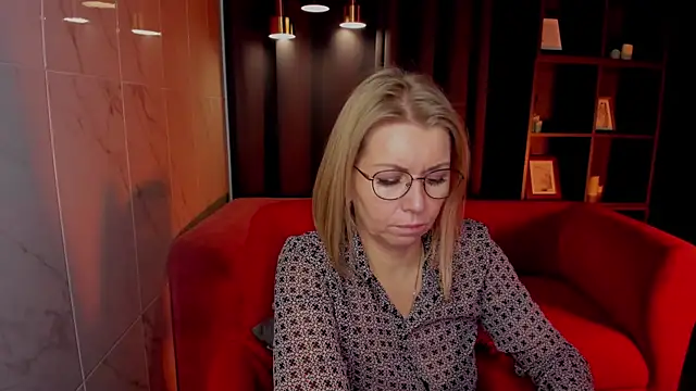 Snapshot of Annie_Light chatting on December 2, 5:53 am Annie Light online show from December 2, 5:53 am