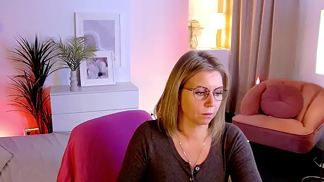 Snapshot of Annie_Light chatting on September 30, 5:57 am Annie Light online show from September 30, 5:57 am