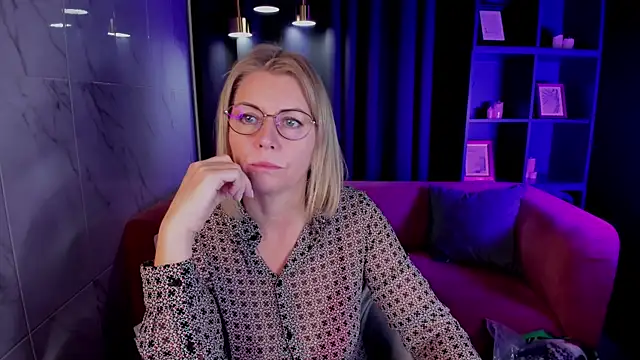 Snapshot of Annie_Light chatting on October 20, 6:04 am Annie Light online show from October 20, 6:04 am