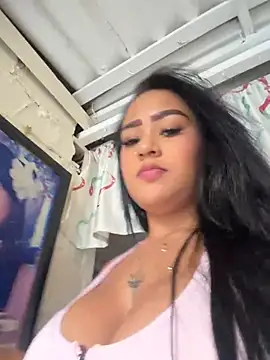 Luisa Fernandaa online show from April 14, 7:30 pm