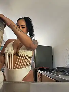 Luisa Fernandaa online show from March 22, 4:08 pm